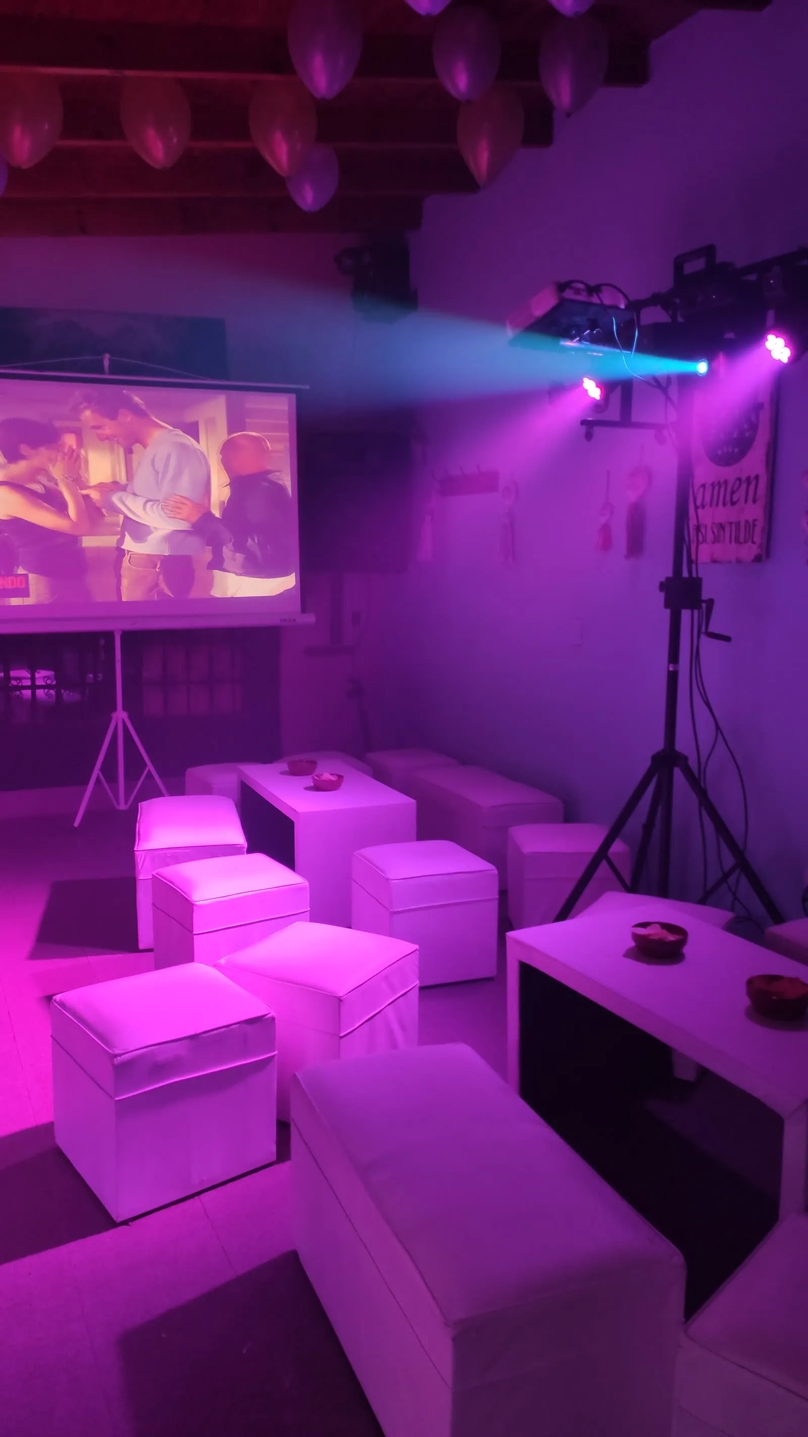 Armado de equipamiento Karaokeando en salón de fiestas
